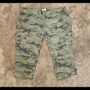 Camouflage Capris Size:17